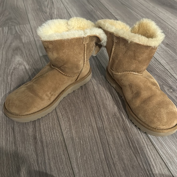 UGGS 🤍 - Picture 6 of 6